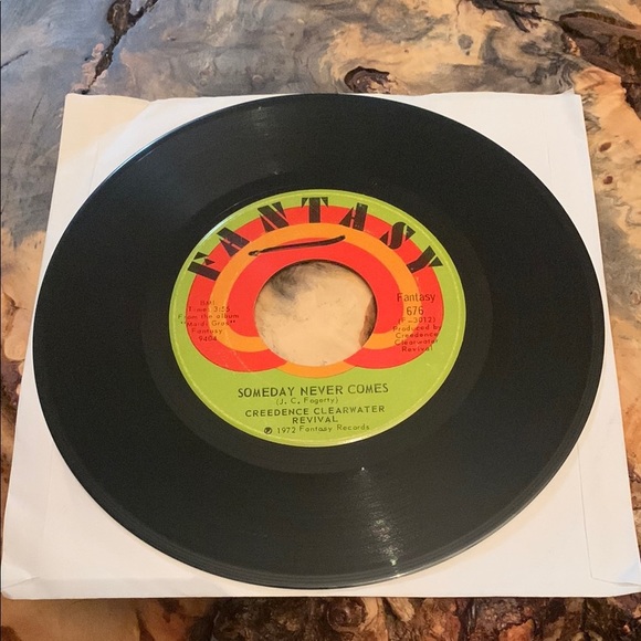 💥3/$20 Vintage Creedence Clearwater Revival Vinyl Record 45 RPM - Picture 3 of 5